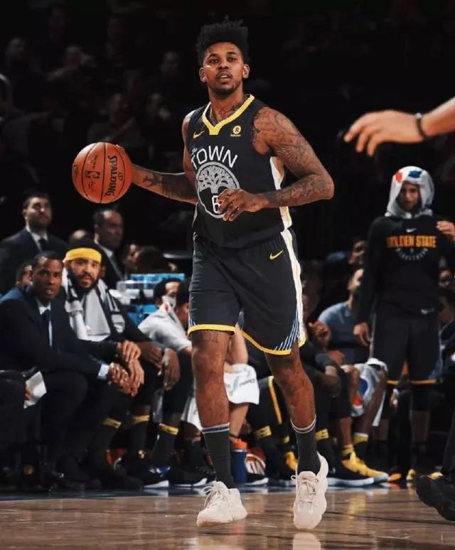 罗体：萨里向洛蒂托要求在一月引进一名高水平中场球员（罗体：萨里要求洛蒂托在冬窗引进一名高水平中场）