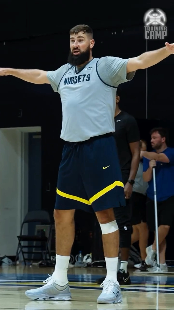 篮球湖人球员训练营全程记录公开（洛杉矶湖人球员训练营全程纪实发布）