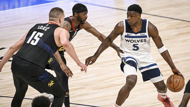 湖人全队苦练备战，官媒晒训练照（湖人全队加练备战，官媒发布训练照）