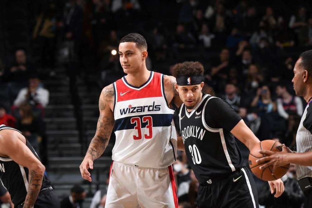 C罗前队友：C罗能踢到100岁！不喜欢梅西就不喜欢足球！（C罗昔日队友：他能踢到百岁！不爱梅西就不懂足球）