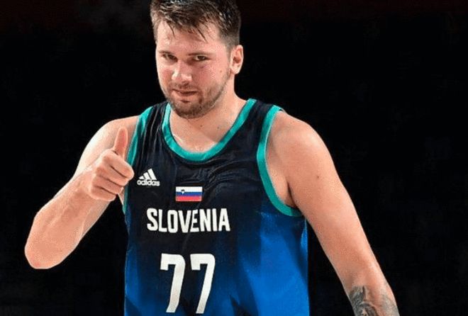 欧冠球员表现评析：C罗连续进球,（欧冠球员表现解读：C罗连场建功）