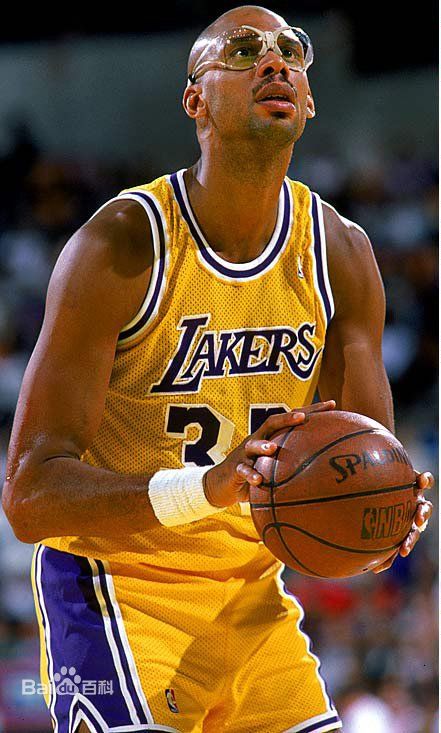 孔帕尼：凯恩和对手的手臂位置几乎一样，这种情况不该判点球（孔帕尼：凯恩与对手手臂位置接近，此类情况不应判点球）