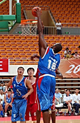 TA：阿隆索知道皇马出了什么问题，但他无力改变现状（TA：阿隆索清楚皇马症结所在，却难以扭转眼前局面）