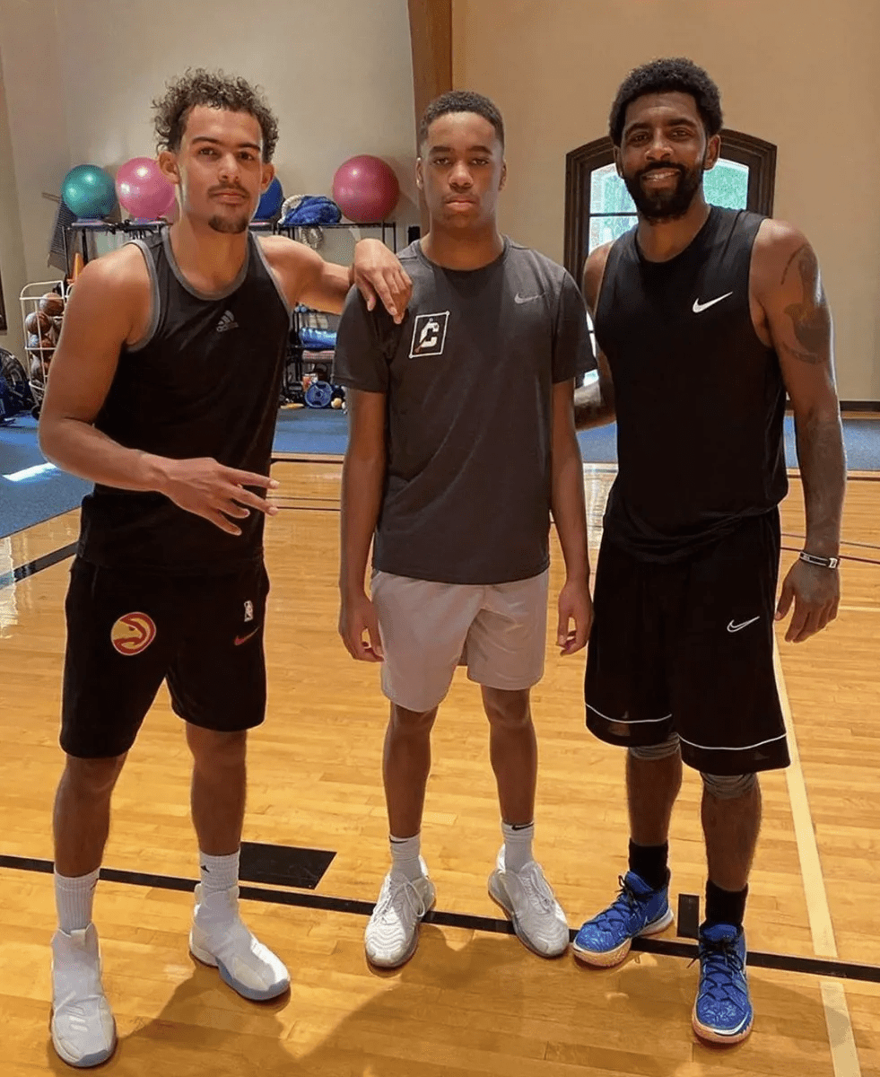 独领风骚，目前欧冠前8球队英超占4席，其余四大联赛各出1队（英超统治欧冠八强：四队晋级，其余四大联赛各一队）