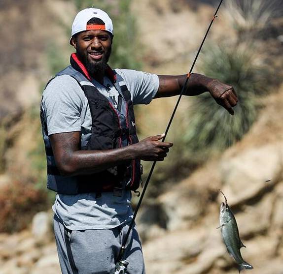 中超比赛亮点：上海海港2-1取胜山东泰山,（中超焦点战：上海海港2比1力克山东泰山）